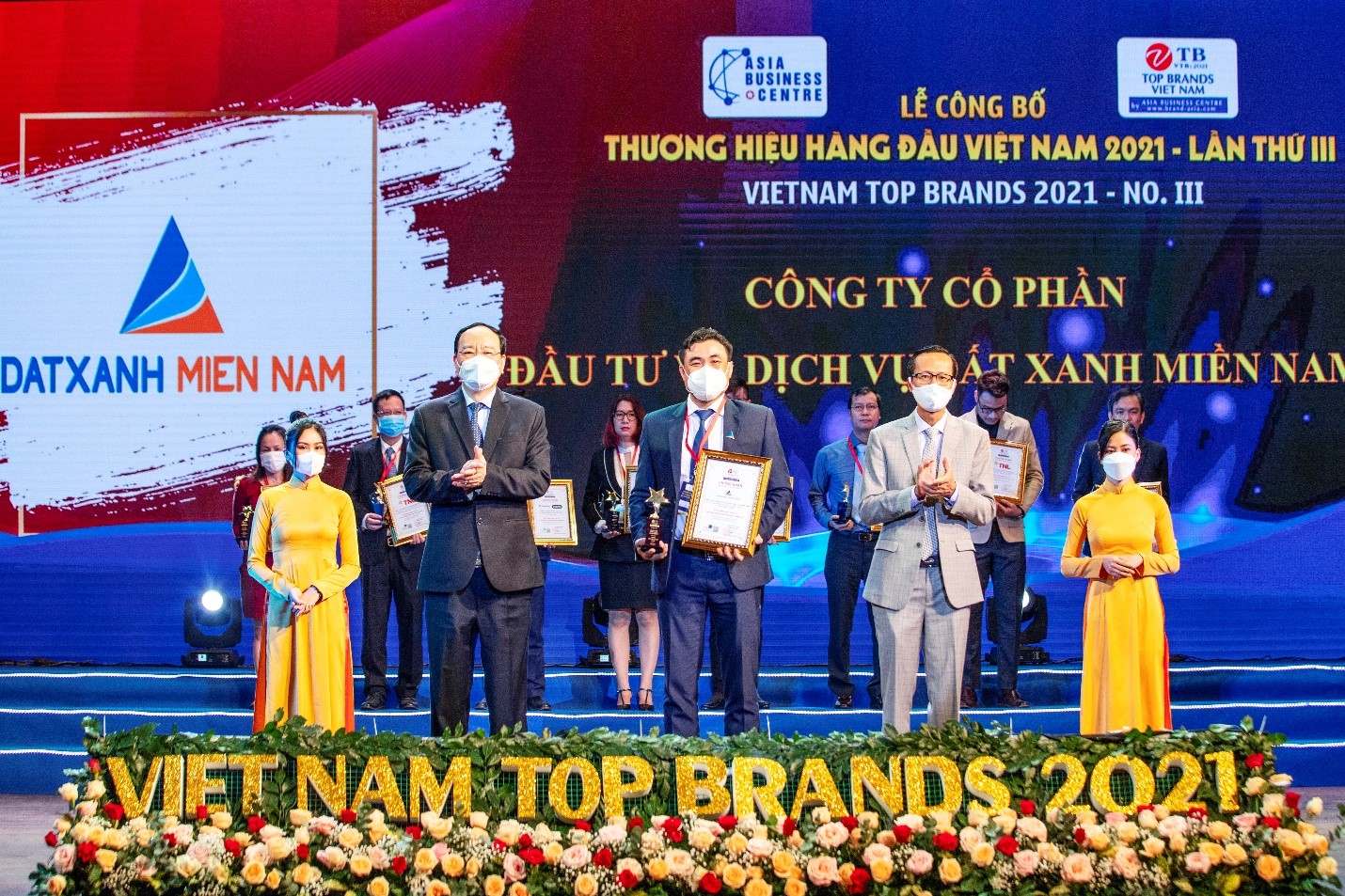 ĐẤT XANH MIỀN NAM VINH DỰ NHẬN GIẢI THƯỞNG THƯƠNG HIỆU HÀNG ĐẦU VIỆT NAM 2021