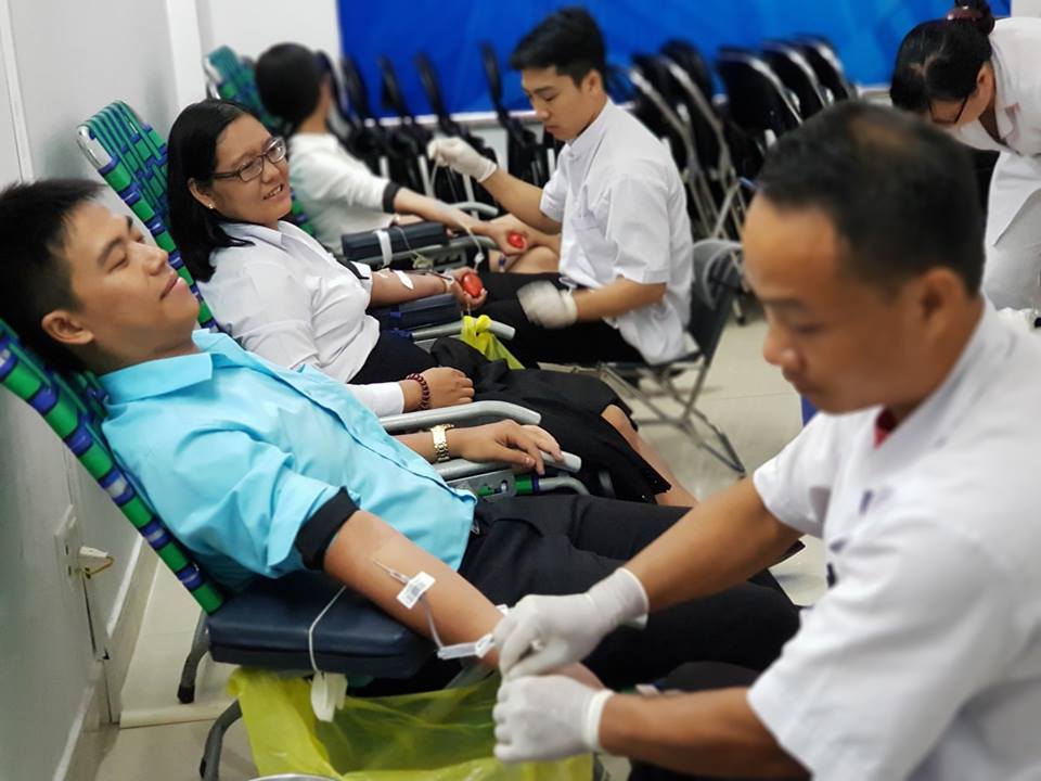 CBNV ĐXMN hăng hái tham gia hiến máu nhân đạo