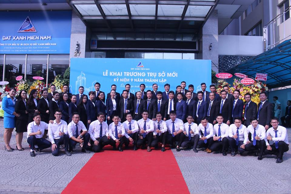 Tập thể CBNV công ty cùng kề vai sát cánh vượt qua mọi thử thách Tập thể CBNV công ty cùng kề vai sát cánh vượt qua mọi thử thách
