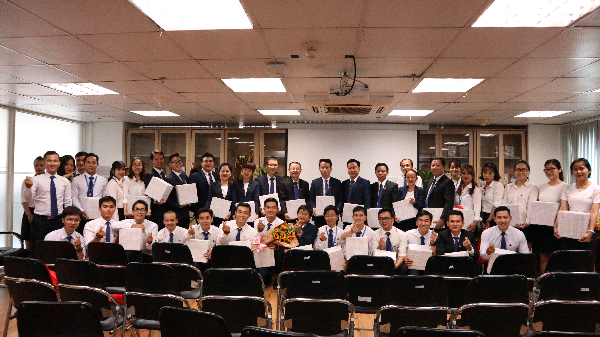 Các anh em ĐXMN nhận những món quà nhỏ nhân ngày Gia đình Việt Nam Các anh em ĐXMN nhận những món quà nhỏ nhân ngày Gia đình Việt Nam